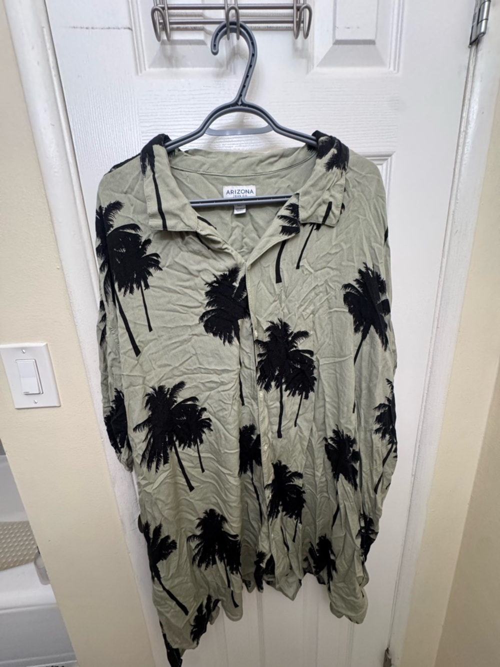 Arizona Jean Company Olive Green Button-Down Shirt with Black Palm Print